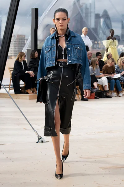Look 24